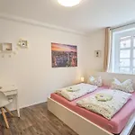 Urlaubsmagie - Heidelbeere - Gemeinschaftsgarten, Sauna & Saisonaler Pool Apartment Sebnitz